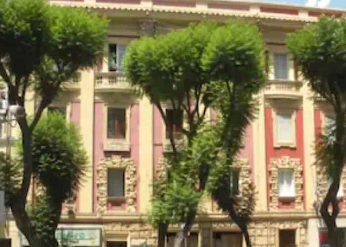 撒丁尼亚多莫斯酒店 住宿加早餐酒店 卡利亚里