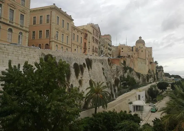 撒丁尼亚多莫斯酒店 住宿加早餐酒店 卡利亚里