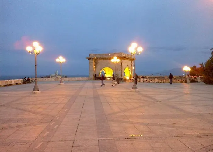 撒丁尼亚多莫斯酒店 住宿加早餐酒店 卡利亚里