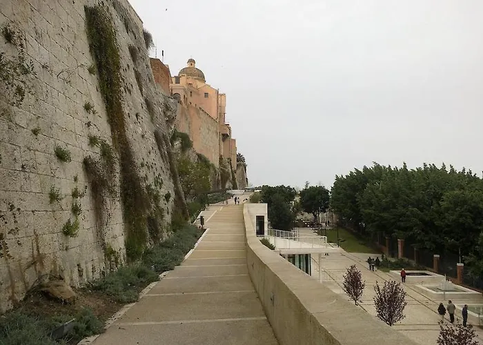 撒丁尼亚多莫斯酒店 3*