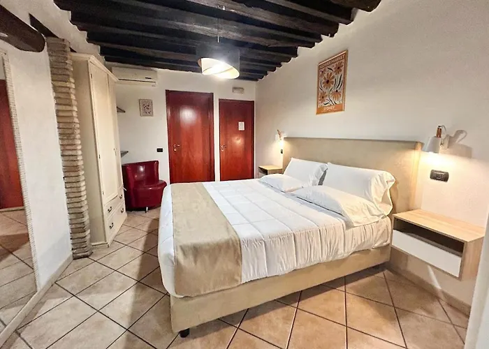 住宿加早餐酒店 撒丁尼亚多莫斯酒店