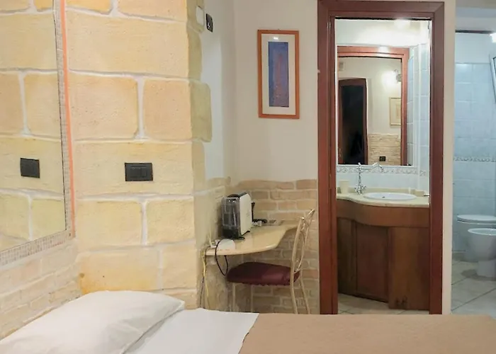 撒丁尼亚多莫斯酒店 住宿加早餐酒店 卡利亚里