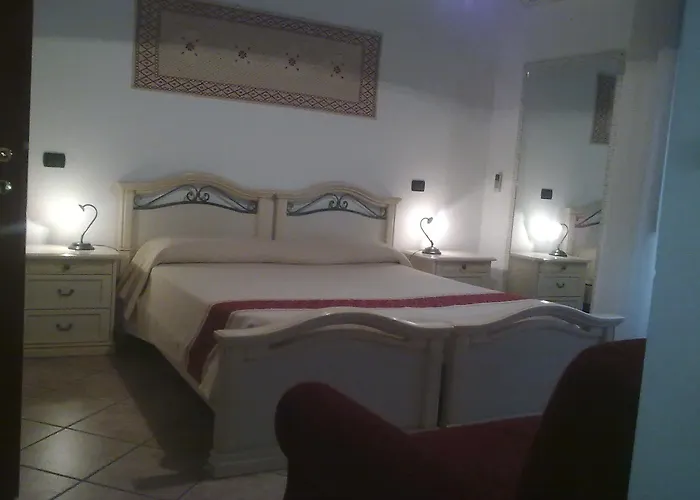 撒丁尼亚多莫斯酒店 住宿加早餐酒店 卡利亚里