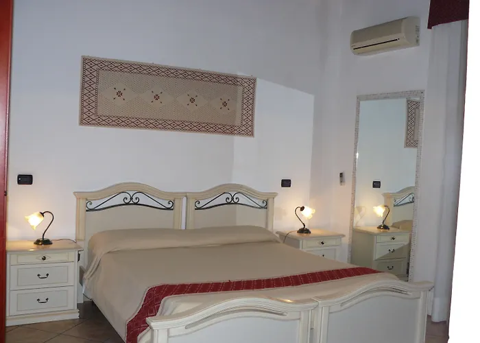 撒丁尼亚多莫斯酒店 住宿加早餐酒店