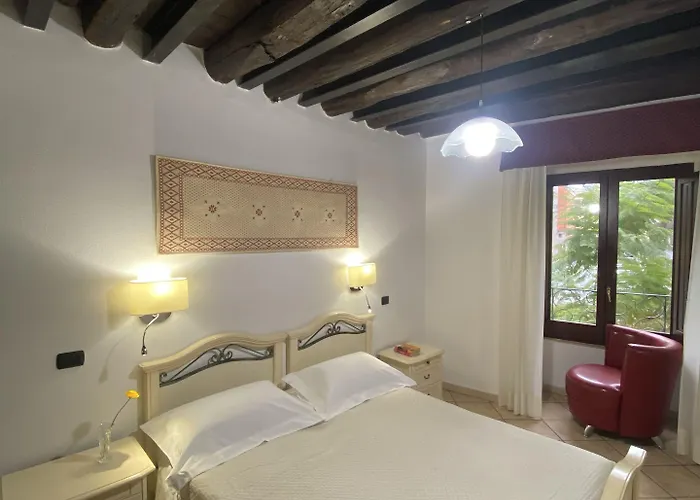 住宿加早餐酒店 撒丁尼亚多莫斯酒店