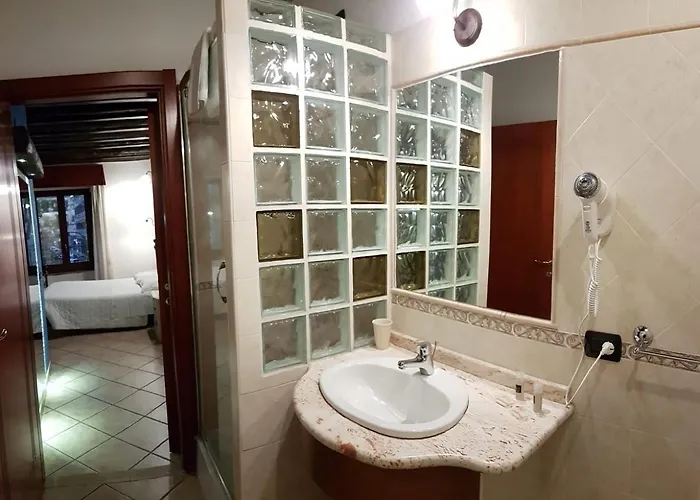 撒丁尼亚多莫斯酒店 3*